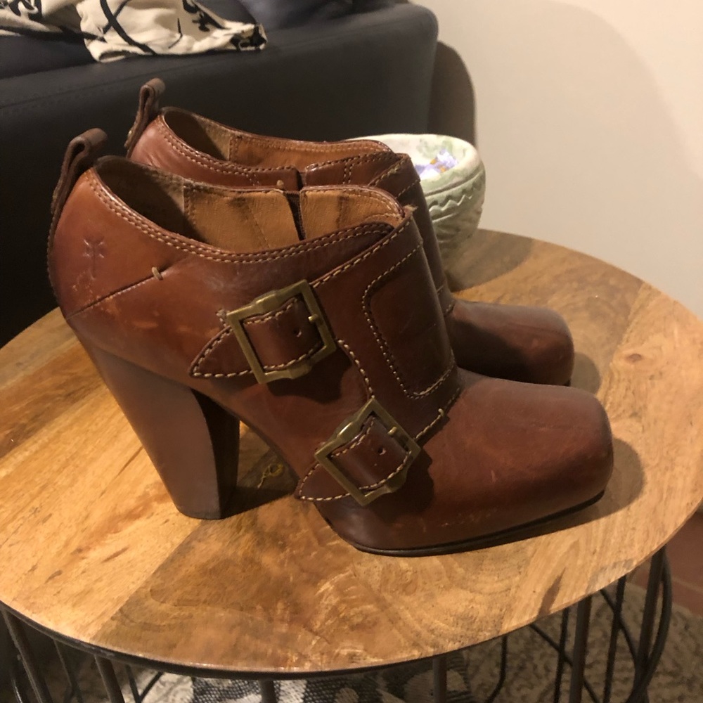 Selling the baddest shoe in my closet!!